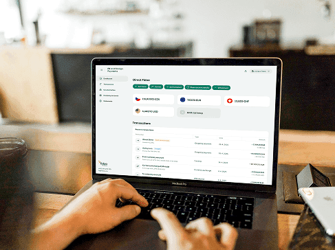 FX aplikace otevřená na notebooku