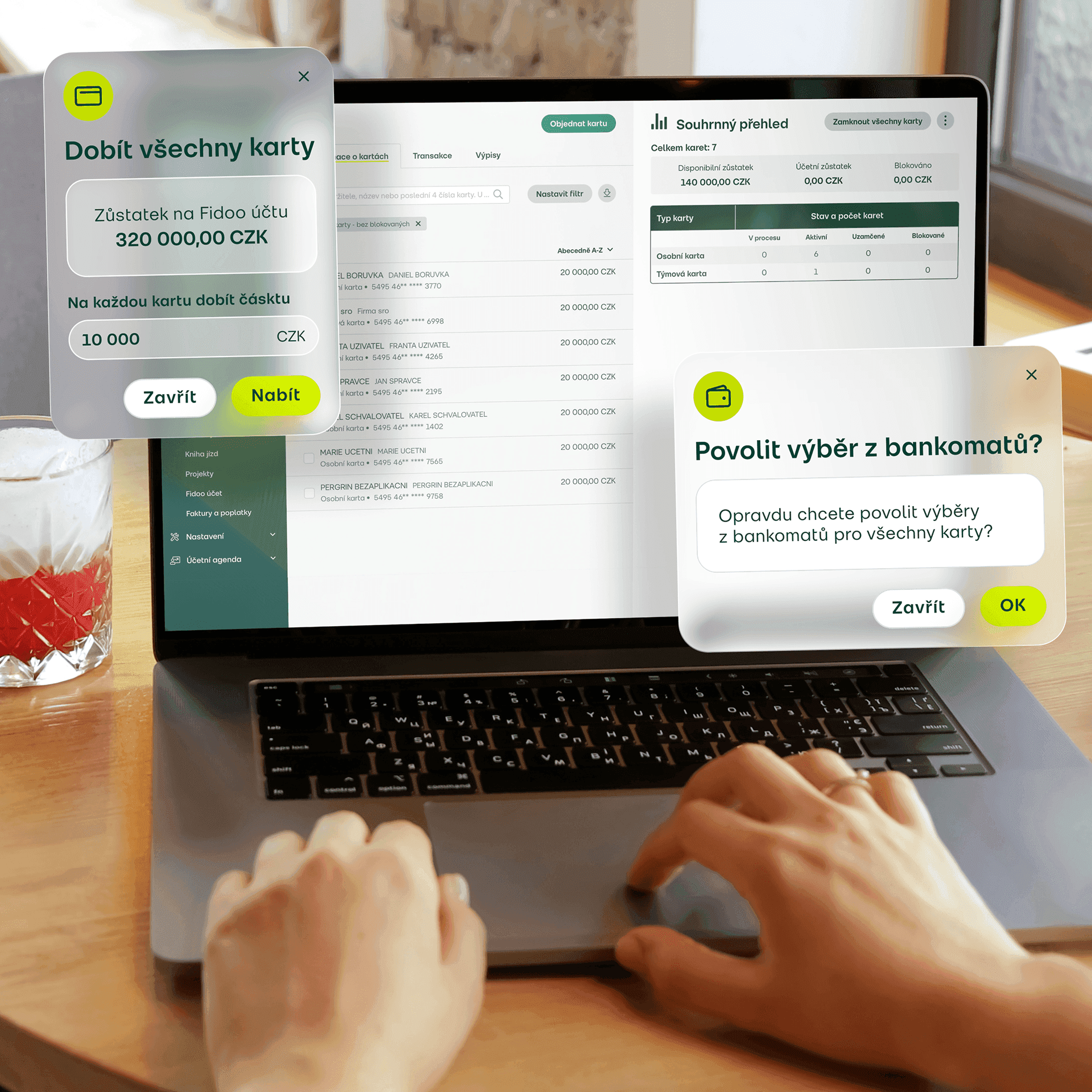 Notebook s otevřeným Expanse Managementem